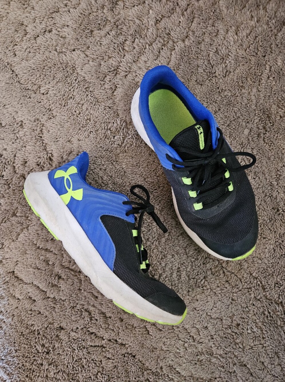 Boy's Under Amour Shoes, Size 7, GOOD Condition!